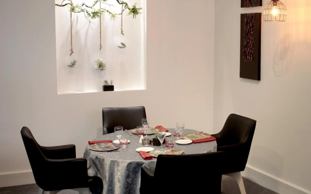 Logis Hotel les Cedres Bleus