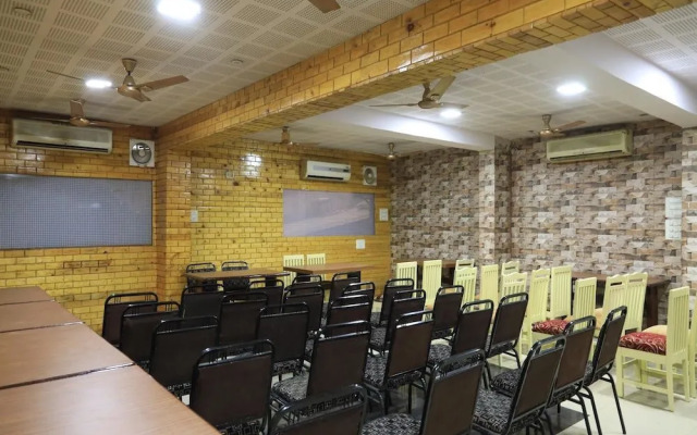 Hotel Rahul by OYO Rooms