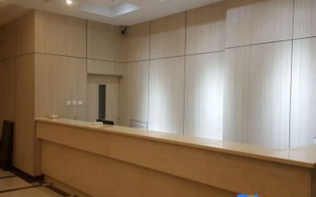 Moon Hotel (Beijing Xinnan Road Miyun Station)