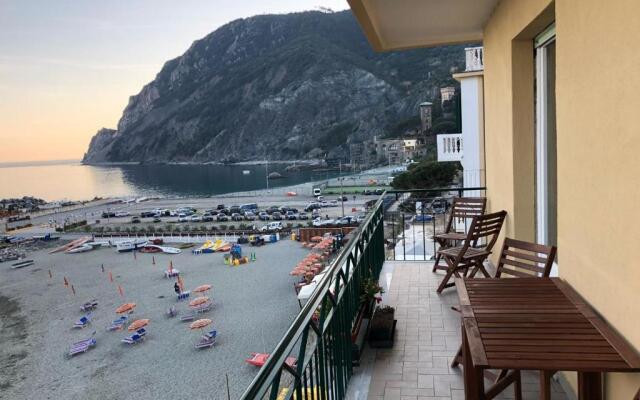 Bea's Apartment - The window to the sea - Seafront
