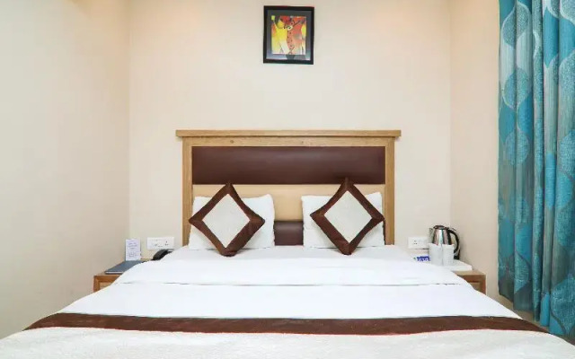 OYO 15567 Hotel Amar International