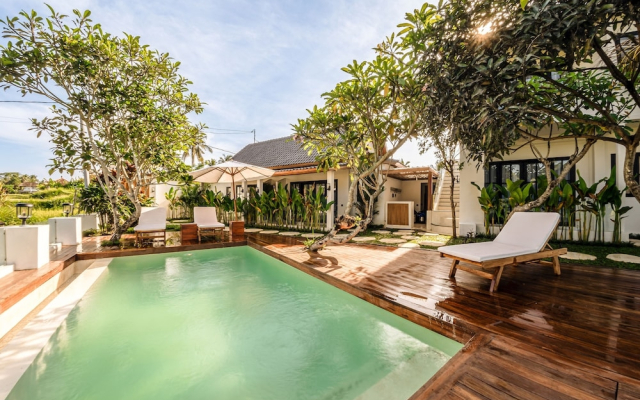 Sarang Apartments by EVDEkimi - Rice field escape with Yoga lounge, Lush garden