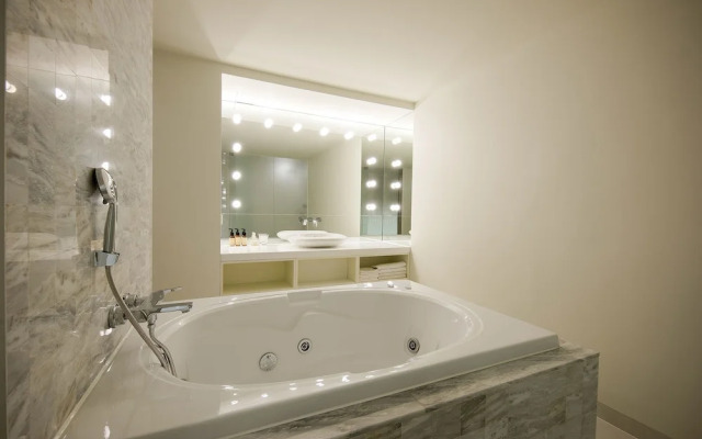 Nineth Hotel