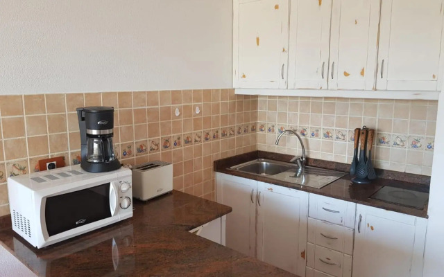 5 min walk from Yumbo 309