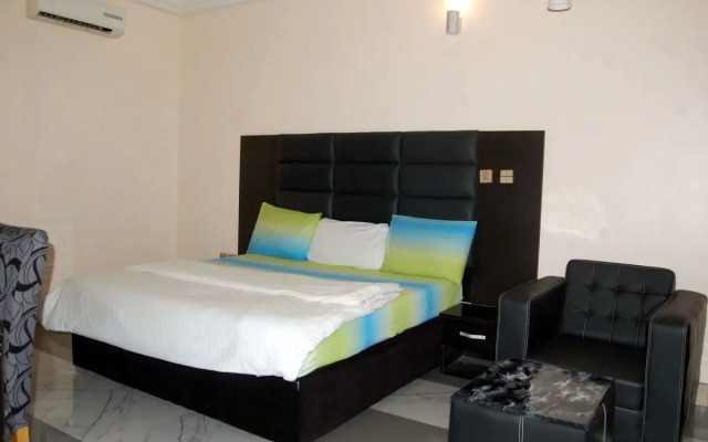 Ritz-Carinton Suites