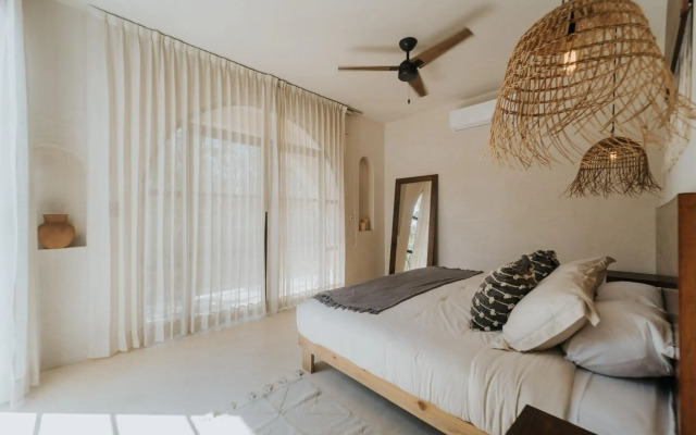 Villa Torana 4br/8pp Private Pool Rooftop Security