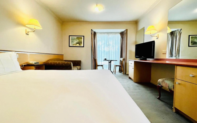 The Waverley International Hotel
