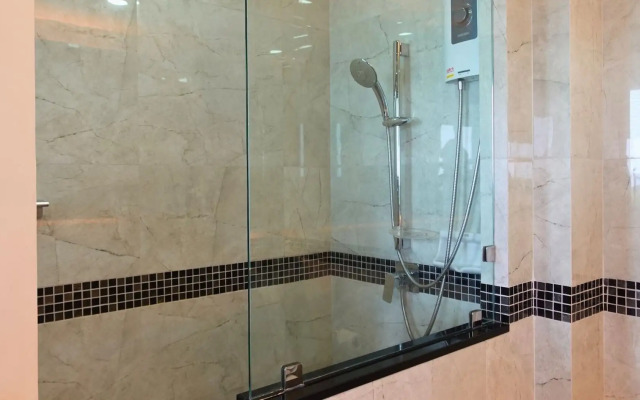 Seastar Hotel And Service Apartment