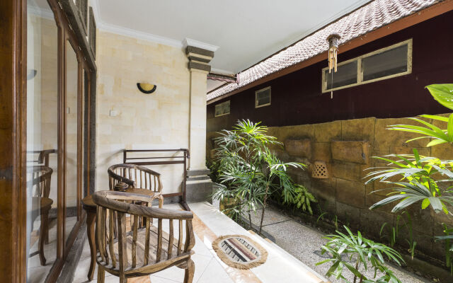 Pollok and Lemayeur Beach Front Hotel by RedDoorz