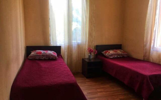 Guest House leonidze