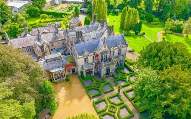 Kendal - Gothic Hall - Luxury Rooms or Apartment