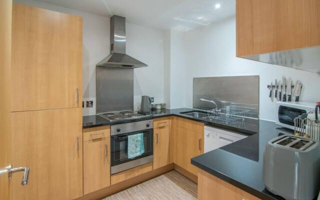 2 Bed Apartment near Hydro and SEC