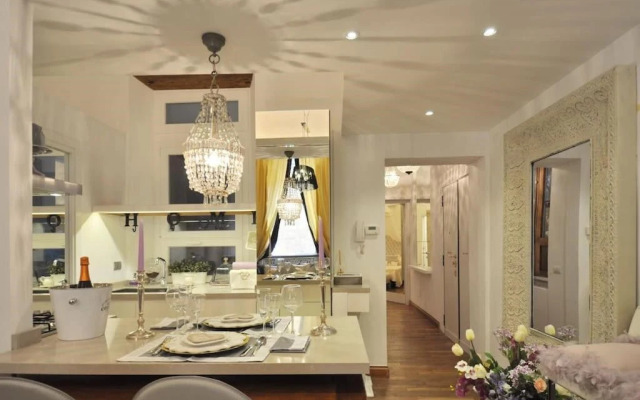Luxury Navona Apartments by Flatinrome