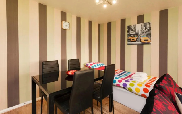 Victoria Centre Apartments in the Victoria Centre Shopping Centre - Nottingham City Centre - 24 hours access - Most Central Location, Lounge, Kitchen, Washing Machine, Netflix - Opposite the Hilton by Restaurants & Shops - "Cook as you would at Home"