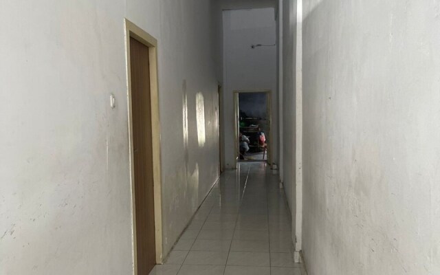 SPOT ON 93270 Handisa Homestay SyariahNearKedai Kopi Atien
