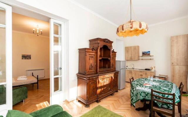 Bright and cozy 1BR apt in the heart of Tbilisi