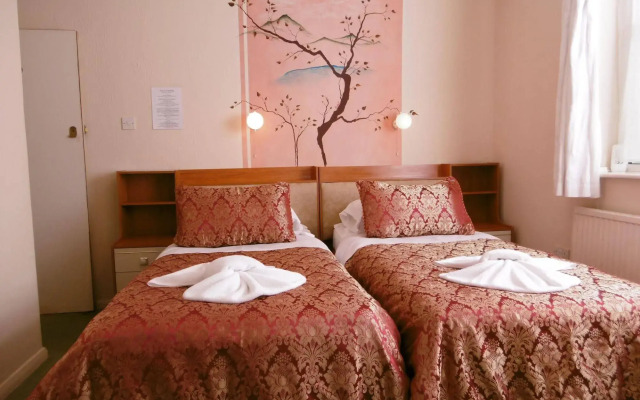 The Ellesmere Hotel