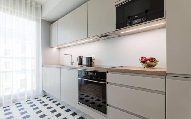Central apartments, Quiet with Free Parking and AC.