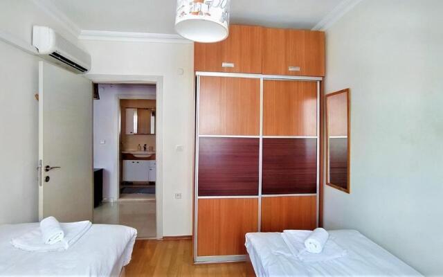 Flat Close to Beach With Balcony in Konyaalti