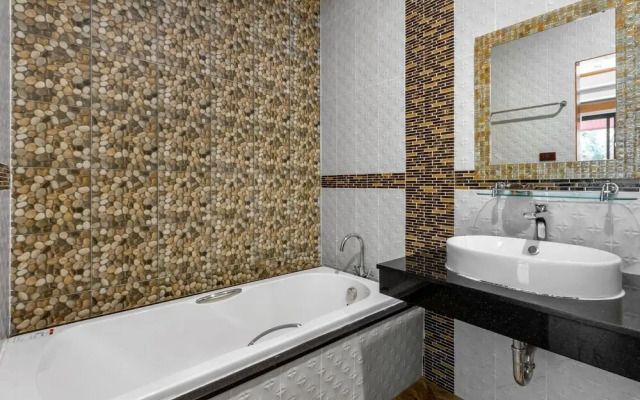 Tropical Island Getaway - Bang Tao Beach, Pool, Pkg