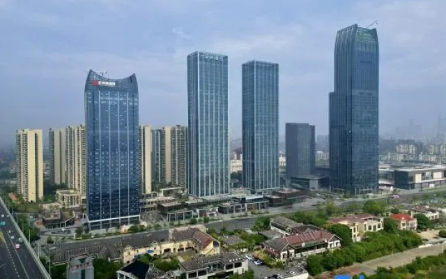 PHIREN High-Rise River View Hotel (Nanchang The Mixc Ferris Wheel Star)