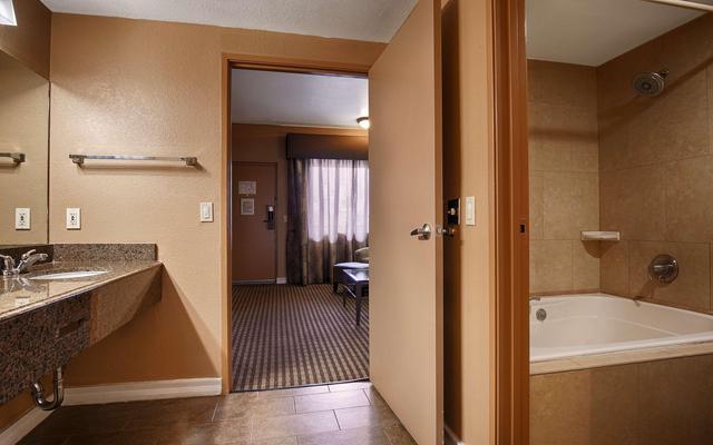 Best Western Royal Sun Inn & Suites