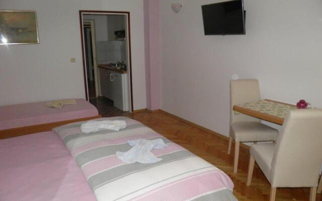 Vese - 200 m from beach - SA2(2+1)