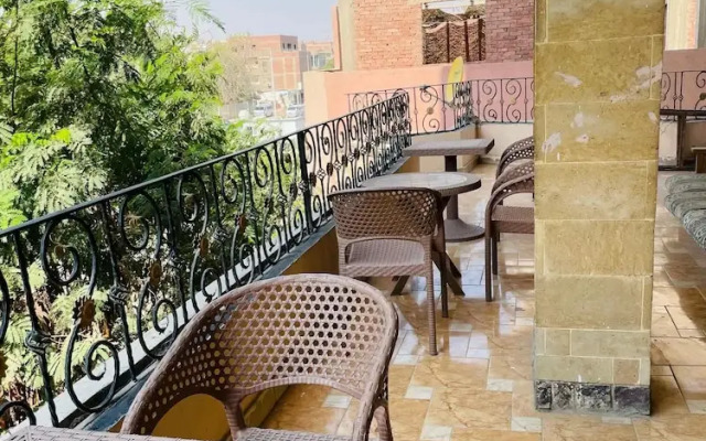Narmar Hotel