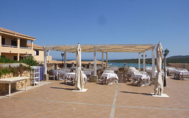 Baia de Bahas Apartments & Resort