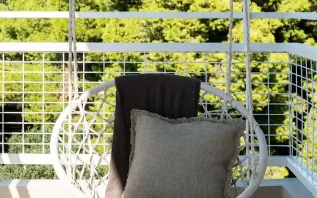 2-bd Luxury Apt Sea View Balcony Near the Beach
