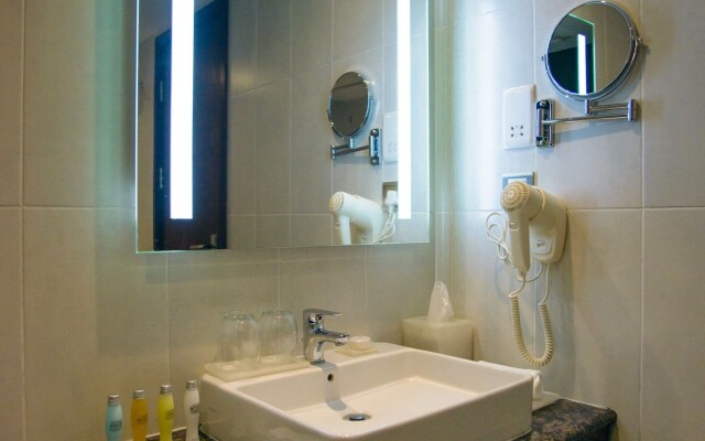 The Concord Hotel And Suites