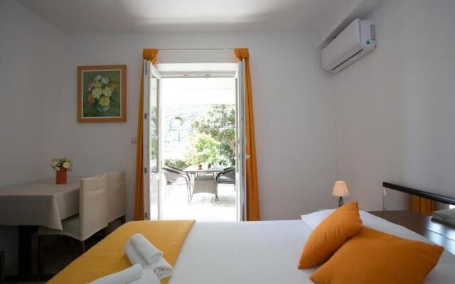 Room Nika