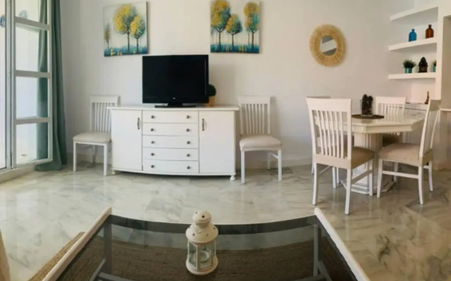 Amplio apartamento junto al mar