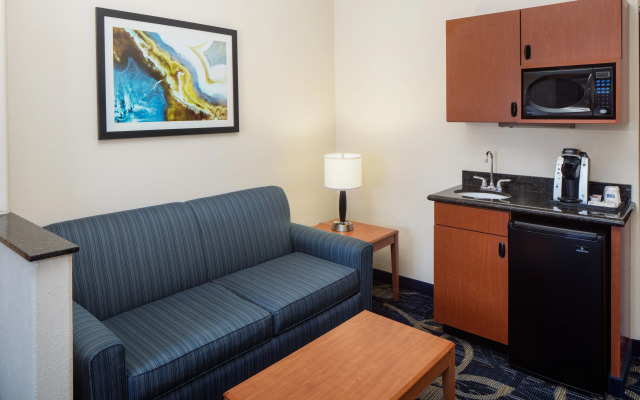 Holiday Inn Express And Suites Midland