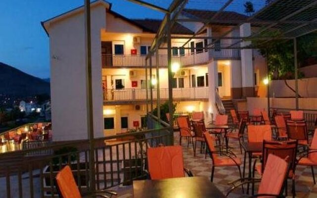 Apart Hotel Amicus