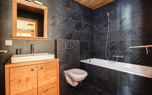 Authentic Swiss Spa Chalet Hot Tub & Sauna