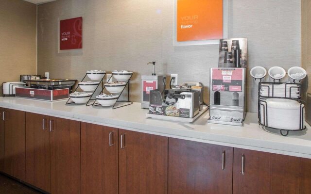 Comfort Inn & Suites St. Louis - Hazelwood