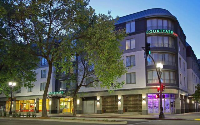 Courtyard Oakland Downtown
