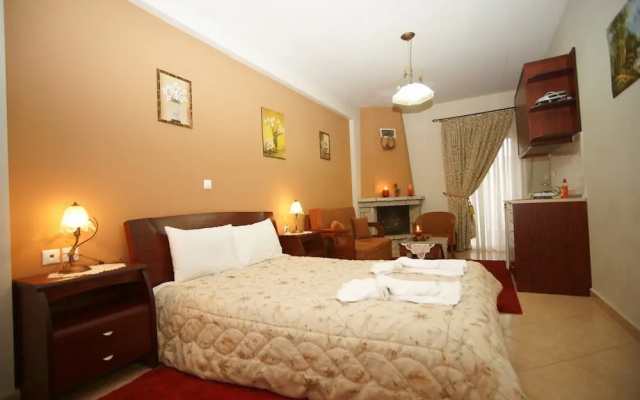 Orama Hotel - Lake Plastira Fireplace Quad Suite