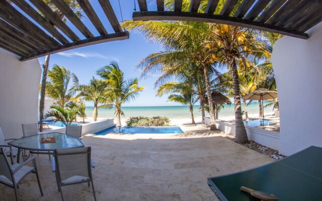 Piña Beach House in San Benito Beach