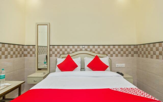 OYO 22048 Trio Hotel