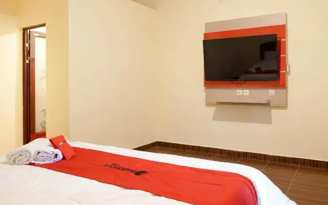 RedDoorz near Buleleng Harbour 2