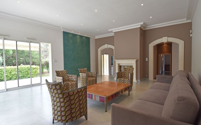 Attractive Holiday Home in Vézénobres With Swimming Pool