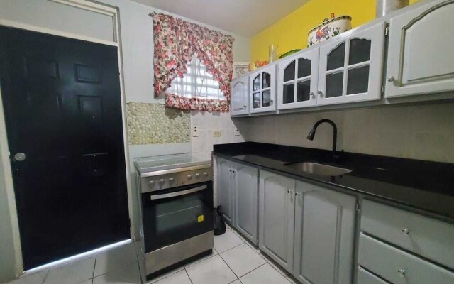 Gated Studio By The Pavillian Mall Near US Embassy Liguanea Kingston