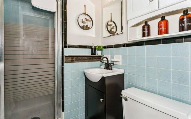 Near Downtown Beach House Apt