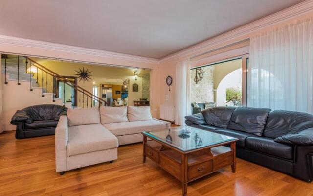 Eleni's Family Villa