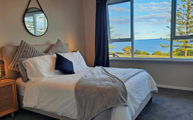 Captains on-the-seafront - 4 br stunning sea views