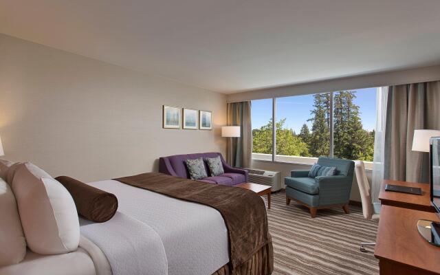 Crowne Plaza Portland-Lake Oswego, an IHG Hotel