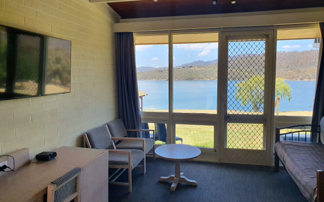 Lake Jindabyne Hotel