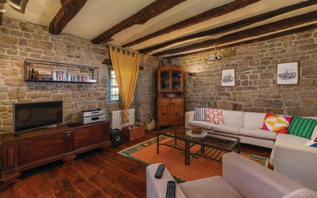 Stunning Home in Groznjan With Wifi and 3 Bedrooms